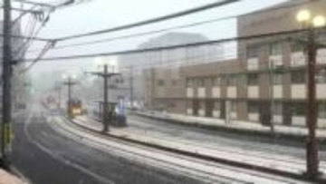 大雪のおそれなくなる　交通機関には乱れ