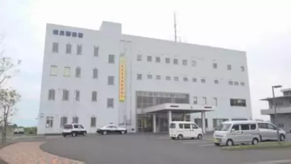 暴行加え財布を奪い５０万円引き出す　強盗傷害など疑いで建設作業員の男（１８）を逮捕　鹿児島・姶良市
