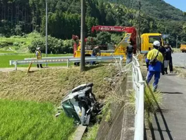 外国人ら７人救急搬送　車が田んぼに転落　ガードパイプ突き破り３メートル下へ　鹿児島市