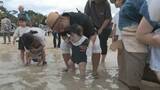 「奄美大島で海開き　海水に足をつけて赤ちゃんの成長祈る」の画像1