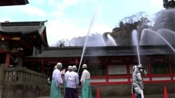 国宝を火災から守る・霧島神宮最新設備を使う初の防火訓練　鹿児島
