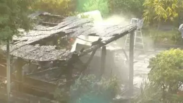 「「小屋が燃えている」トラックや農機具を置いていた倉庫1棟全焼　鹿児島市」の画像