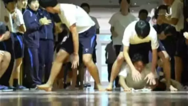 全寮制の楠隼中学校・高校で「寮マッチ」名物の雑巾リレーで大盛り上がり　鹿児島