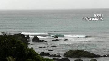 台風24号　奄美大島の南の海上を東寄りに進む