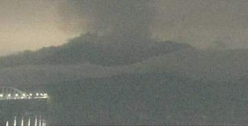 桜島が今年１１回目の爆発　８合目まで大きな噴石飛ぶ　鹿児島