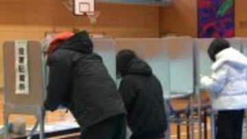 雪の中　多くの有権者訪れ一票を投じる　衆議院選挙　投票日
