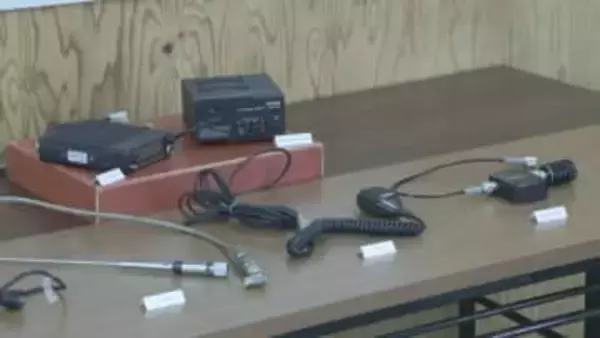 無免許で知人宅に無線局を開設か　逮捕の67歳男「無線機を置いただけ」と否認　鹿児島・奄美市