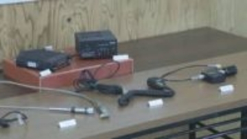 無免許で知人宅に無線局を開設か　逮捕の67歳男「無線機を置いただけ」と否認　鹿児島・奄美市