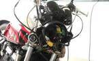 「バイクの高校生が意識不明の重体　交差点で乗用車と出会い頭に衝突」の画像1