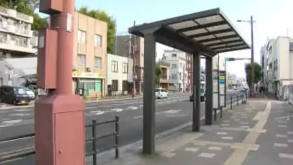 原付バイクが停車中のバスに追突　バイクの男性が鼻から出血、救急搬送　鹿児島市の国道3号