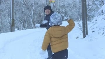 薩摩地方の山地で雪　道路にチェーンなど必要