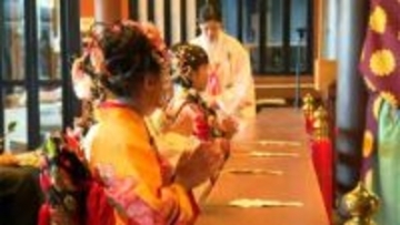 「夢は警察官と消防士」鹿児島の伝統行事・七草祝い　晴れ着姿の子どもたちが神社に続々と