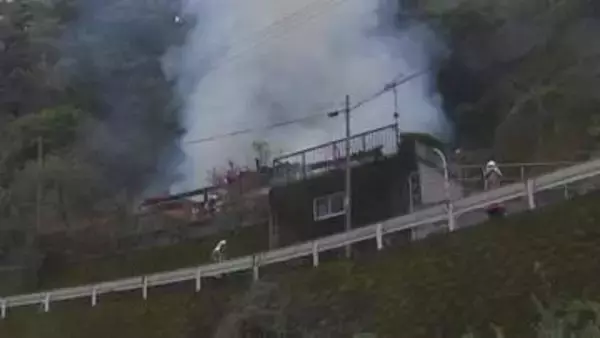 「木造平屋の住宅から黒煙が出ている」鹿児島市小野で住宅火災　現在も消火活動続く