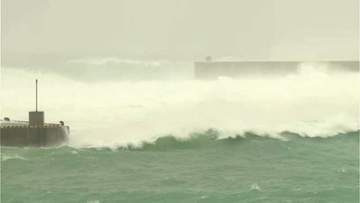 台風6号　奄美地方直撃コースで北上