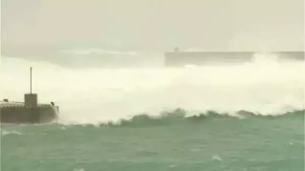 台風6号　奄美地方直撃コースで北上