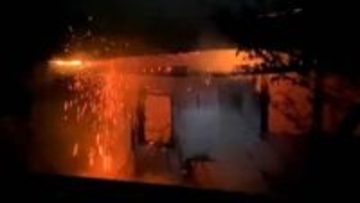 住宅など3棟焼く　奄美市で未明に火事