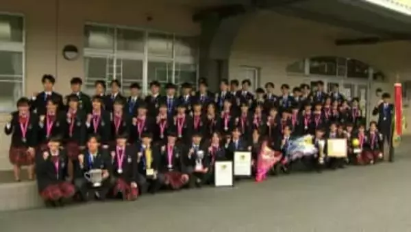 「自分もあの舞台に立ちたい」「野球部も日本一」神村学園男女サッカー部　全国優勝・準優勝を学校で報告　鹿児島