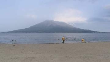 磯海水浴場で溺れたか　成人男性が重体　鹿児島市