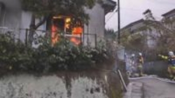 住宅１棟全焼　脱衣所で見つかった遺体は７７歳の男性と判明