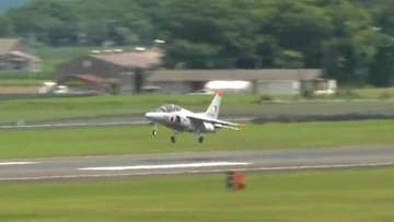 鹿児島空港でT-4練習機による慣熟訓練