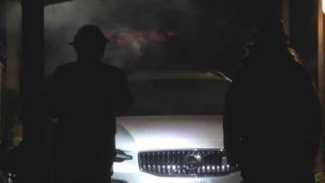 「カーポートの車から煙」消火活動続く　鹿児島市石谷町・松元IC近くの住宅地