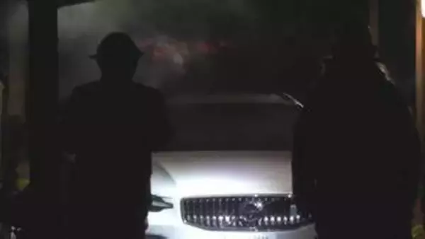 「カーポートの車から煙」消火活動続く　鹿児島市石谷町・松元IC近くの住宅地