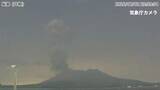 「桜島で爆発的噴火、噴煙高さ3000mに　大きな噴石が6合目まで飛散　灰は鹿児島市谷山方向へ」の画像1