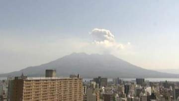 桜島の活動活発　23日は正午までに7回噴火　上空風なく噴煙は直上に