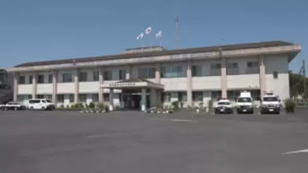 「泥棒です。犯人を捕まえています」神社関係者が警戒する中、さい銭箱から現金を盗もうとした男を現行犯逮捕　鹿児島