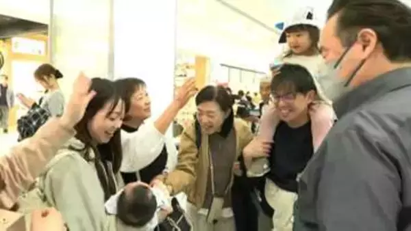 GW最終日　空港はUターンで混雑　見送り、別れの風景「バイバイ、またね」　あすから日常