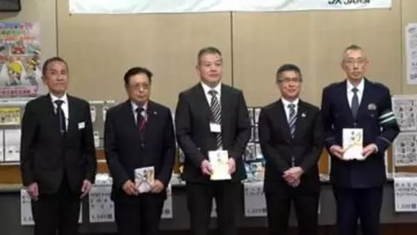 JA共済連鹿児島が県警などに交通安全用品など贈呈