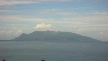 屋久島町・口永良部島　噴火警戒レベル2→1に引き下げ　レベル1は2か月ぶり