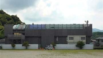小学校の体育館の屋根から転落　建設作業員が重体　鹿児島・日置市