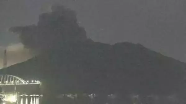桜島で噴火 噴煙1000ｍ 灰は鹿児島市街・谷山方向へ【11日の降灰予報】鹿児島