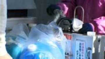 「ネコのために」「家でゆっくりと」正月に向けて灯油を買う人々　鹿児島