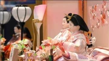 ひな人形トレンドに変化「淡い色で洋室になじむ」「より手軽にコンパクトに」イオンのひな人形
