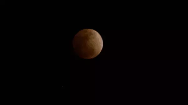 月が赤黒く…皆既月食　鹿児島でも見えた！　次は2029年の元日