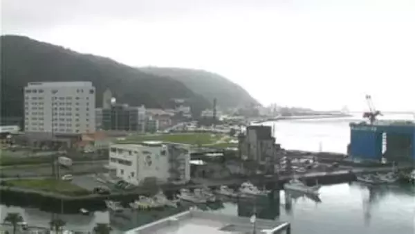 奄美航路は軒並み欠航　台風6号で交通乱れ　空の便・海の便　鹿児島
