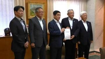 日本一のかごしま茶の輸出拡大対策などJA県中央会などが塩田知事に要望