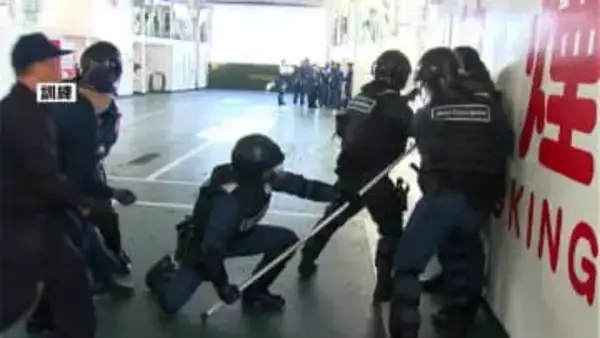 不審者を制圧するには　鹿児島海保と桜島フェリー乗組員らが合同訓練