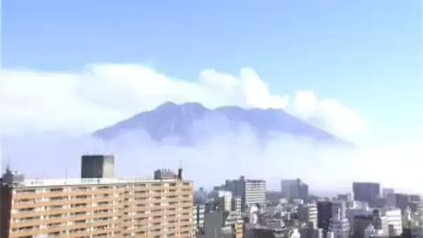 雲に浮かぶ桜島　鹿児島市街地も白いベールに包まれる　霧にびっくり　鹿児島