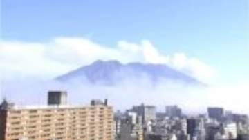 雲に浮かぶ桜島　鹿児島市街地も白いベールに包まれる　霧にびっくり　鹿児島