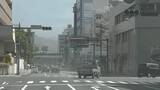「天文館で降灰　桜島低い噴煙上がる　降灰は鹿児島市街地から姶良市方向に広がる予想」の画像1