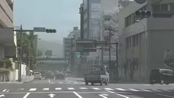 天文館で降灰　桜島低い噴煙上がる　降灰は鹿児島市街地から姶良市方向に広がる予想