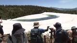 「八幡平山頂「ドラゴンアイ」にぎわう　気温上がり一気に雪解け進む　“開眼”は6月10日ごろ　岩手県」の画像1