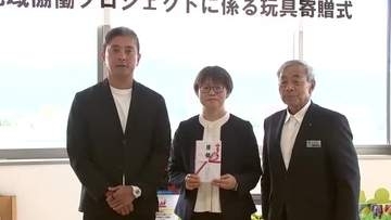 矢巾町の企業が子育て施設に働く車のおもちゃ寄贈　岩手県