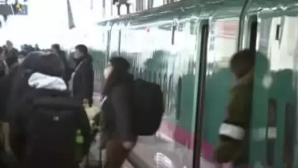 帰省ラッシュピーク　新幹線混雑   　岩手県盛岡市