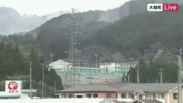 県立大槌高校の裏山から煙　岩手・大槌町山林火災　煙で町が白く覆われ燻した臭い【中継】