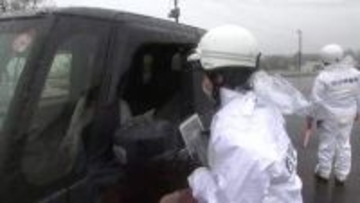 男児死亡の事故現場で警察が交通安全呼びかけ　岩手・花巻市の交差点