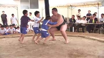 平舘小学校で相撲フェスティバル　全国大会常連の高校生も登場　岩手県八幡平市